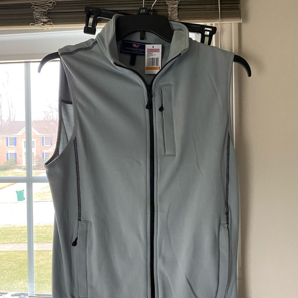 NWT vineyard vines vest small